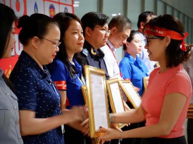 Tuổi trẻ TPHCM hăng hái hiến máu Chủ Nhật Đỏ tại Cảng hàng không Quốc tế Tân Sơn Nhất ảnh 9
