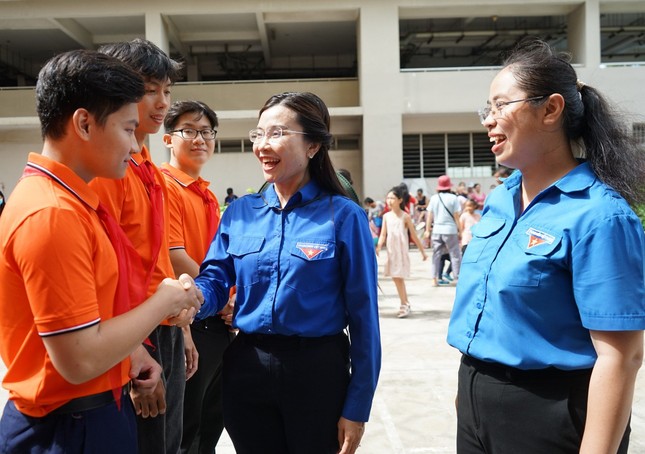 Hơn 5.000 đoàn viên, thanh niên, chiến sĩ tình nguyện TP. HCM ra quân Chiến dịch Tình nguyện Hè năm 2024 ảnh 10