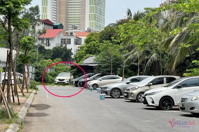 'Bỏ quên' Mazda ở quán bia Hà Nội nhiều năm, chủ xe xuất hiện với lý do bất ngờ ảnh 1