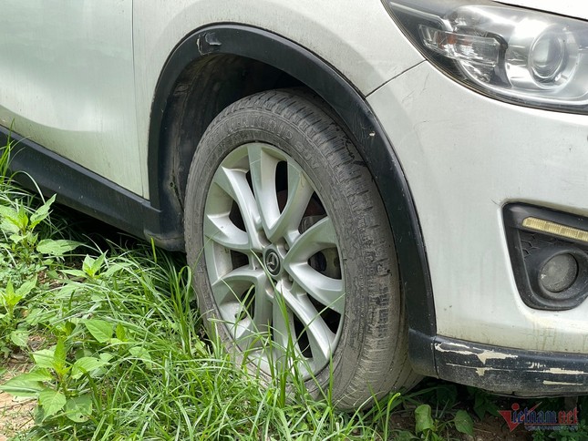 'Bỏ quên' Mazda ở quán bia Hà Nội nhiều năm, chủ xe xuất hiện với lý do bất ngờ ảnh 4