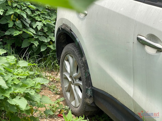 'Bỏ quên' Mazda ở quán bia Hà Nội nhiều năm, chủ xe xuất hiện với lý do bất ngờ ảnh 5