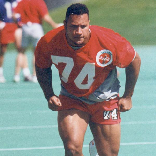 Dwayne Johnson: From failed football player to Hollywood's richest superstar photo 2