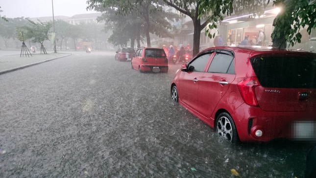 Mưa lớn kéo dài, miền Trung có thể đón lũ ảnh 1