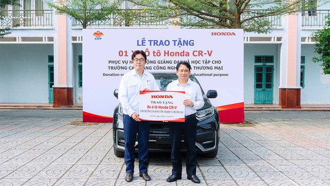 Honda Việt Nam trao tặng ô tô, xe máy và động cơ cho 25 trường Cao đẳng, Trung cấp nghề năm 2024 ảnh 1