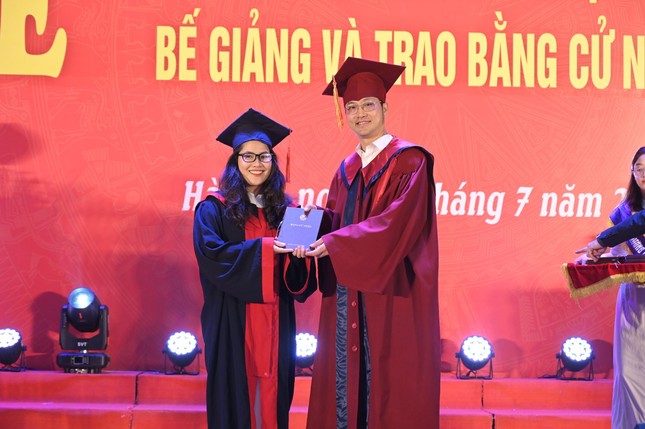 Hai thủ khoa ngành Công nghệ Giáo dục: Khởi đầu khó khăn, thành công vang dội ảnh 1