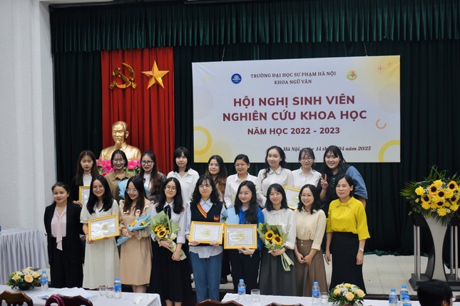 Nữ sinh Sư phạm Ngữ văn đạt được nhiều thành tích đáng ngưỡng mộ nhờ 'lắng nghe tiếng nói thì thầm bên trong mình' ảnh 3