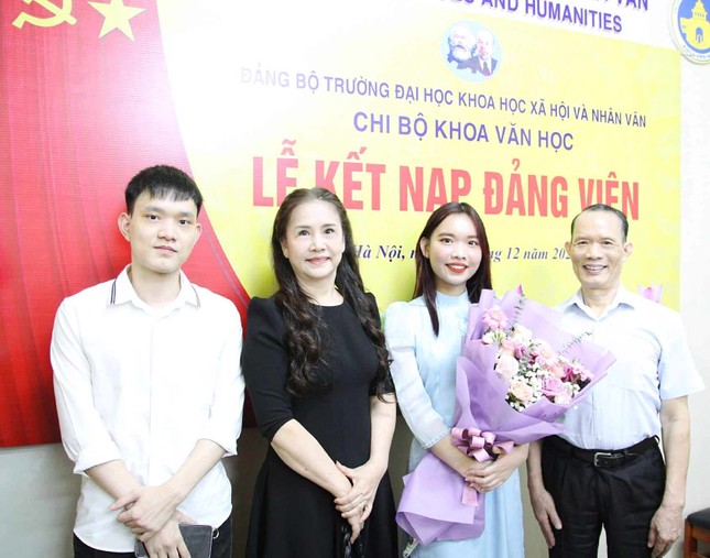 Nữ Đảng viên trường Nhân văn là Sinh viên 5 tốt, vượt định kiến chinh phục những thành tích tiêu biểu- Ảnh 4.