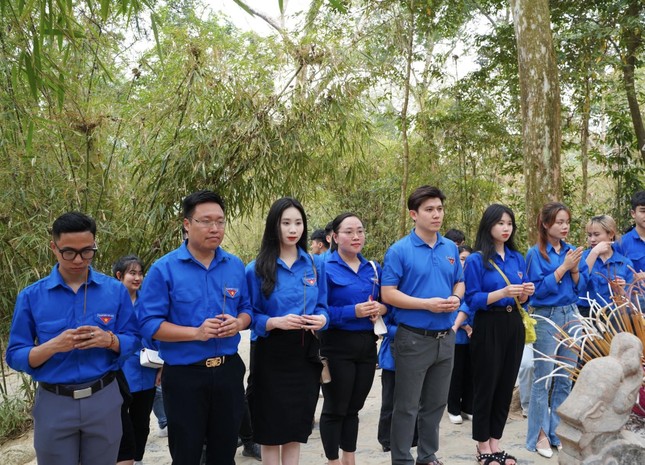 Tham gia hoạt động Đoàn và vinh dự được đứng vào hàng ngũ Đảng của nữ sinh quê Thái Nguyên ảnh 6