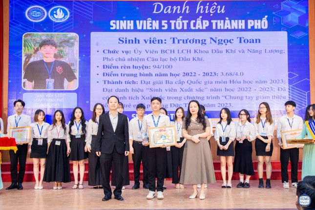 Nam sinh Bình Định với hành trình học tập và cống hiến tại Thủ đô Hà Nội ảnh 5