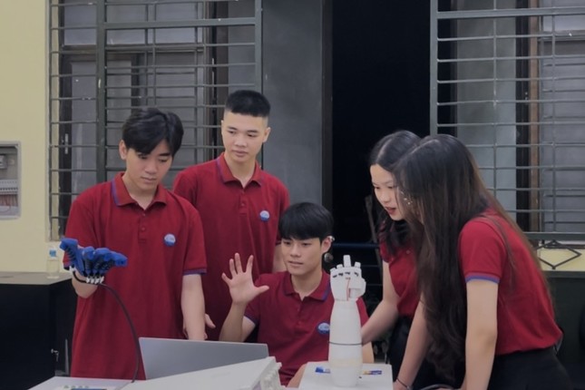 Nhóm sinh viên Thuỷ lợi sáng tạo găng tay robot thông minh phục hồi chức năng ảnh 6