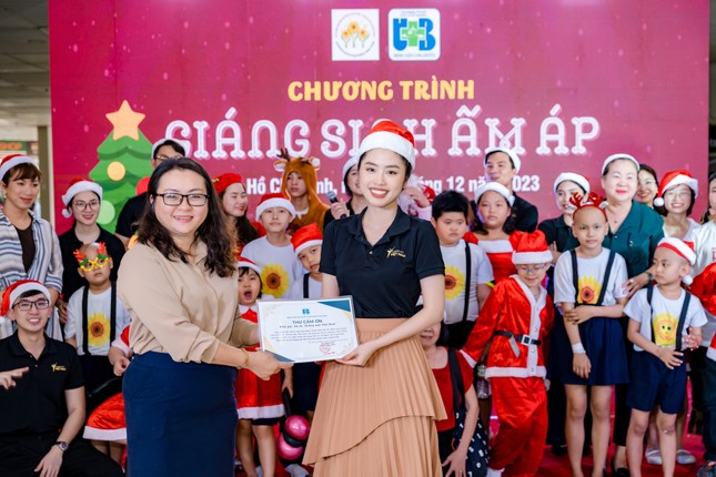 Nữ biên tập viên trẻ tài sắc vẹn toàn, nguyện dành tuổi trẻ cống hiến vì cộng đồng ảnh 6