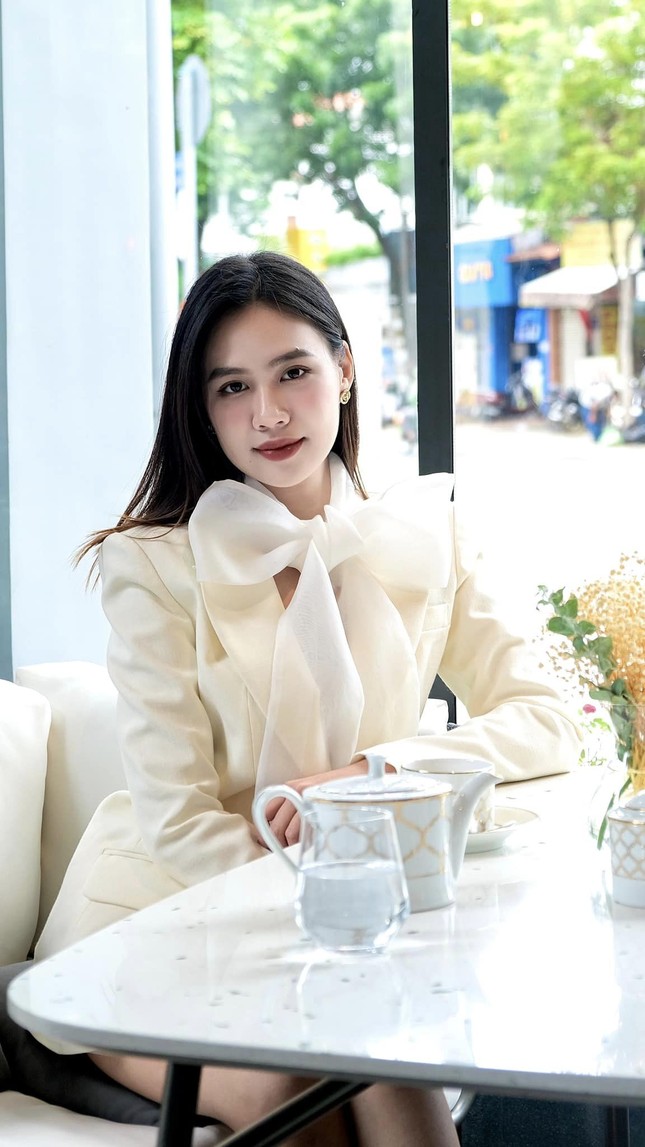 Từ 'Hoa khôi Sư phạm' đến danh hiệu Én Vàng, Thảo Uyên: 'Va chạm sớm cũng là một trong những chìa khoá giúp mình tự tin' ảnh 5