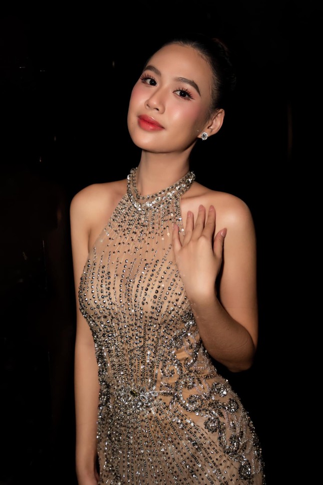 Từ 'Hoa khôi Sư phạm' đến danh hiệu Én Vàng, Thảo Uyên: 'Va chạm sớm cũng là một trong những chìa khoá giúp mình tự tin' ảnh 7
