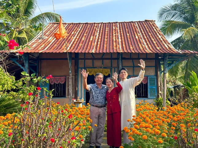 ‘Tan chảy’ bộ ảnh chụp cha mẹ đón Tết tại vườn hoa nhà trồng của chàng trai 9X ảnh 10