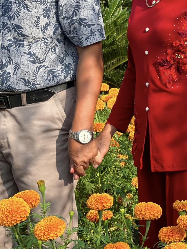 ‘Tan chảy’ bộ ảnh chụp cha mẹ đón Tết tại vườn hoa nhà trồng của chàng trai 9X ảnh 5