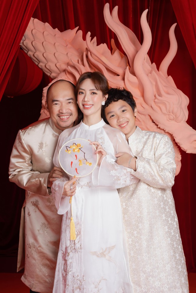 'Vợ chồng trăm tỷ' Thu Trang - Tiến Luật kể kế hoạch đón Tết, lộ diện một nhân vật đặc biệt chiếm trọn 'spotlight' ảnh 1