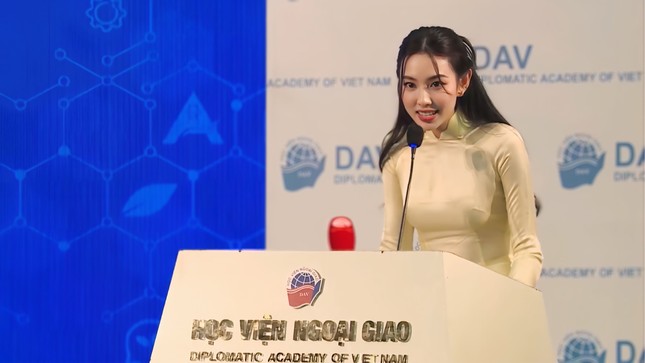 Hoa hậu Nguyễn Thúc Thuỳ Tiên: 'Thanh niên luôn được coi là chủ thể quan trọng trong quá trình phát triển của ASEAN' ảnh 1