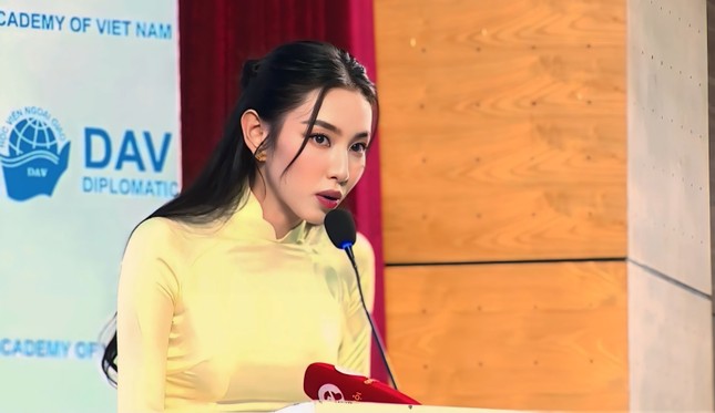 Hoa hậu Nguyễn Thúc Thuỳ Tiên: 'Thanh niên luôn được coi là chủ thể quan trọng trong quá trình phát triển của ASEAN' ảnh 2