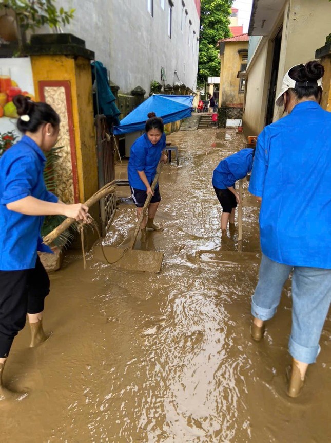 Giới trẻ chung tay góp sức hỗ trợ đồng bào khắc phục thiệt hại do bão, lũ ảnh 6