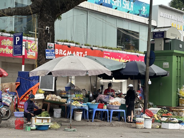 Mùng 2 Tết: Tiểu thương mở hàng, giá bún phở tăng gần gấp đôi ảnh 4