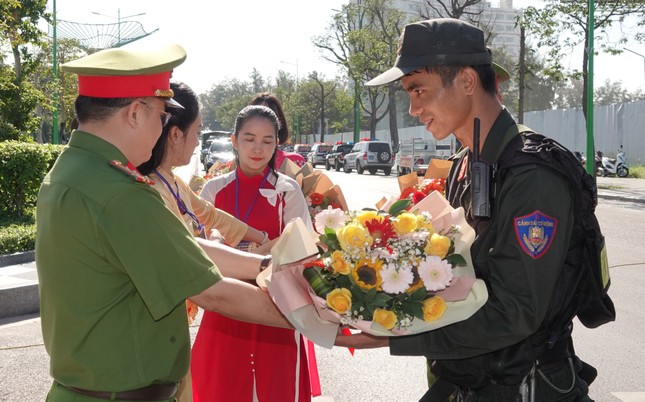 Công an Bình Thuận diễn tập bắt nhóm cướp ngân hàng, giải cứu con tin ảnh 16