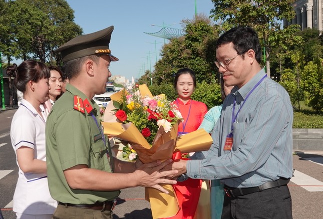 Công an Bình Thuận diễn tập bắt nhóm cướp ngân hàng, giải cứu con tin ảnh 15