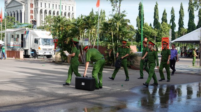 Công an Bình Thuận diễn tập bắt nhóm cướp ngân hàng, giải cứu con tin ảnh 6