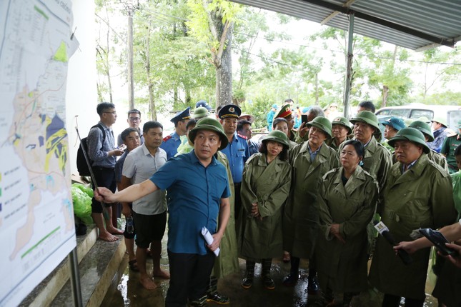 Bí thư Hà Nội Bùi Thị Minh Hoài thị sát vùng rốn lũ huyện Chương Mỹ ảnh 1