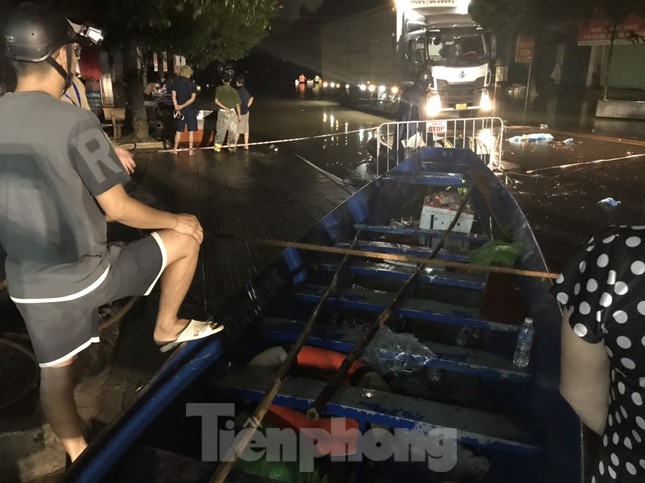 Nước lũ sông Cầu rút, đò Chùa Hương lên chi viện cho Yên Bái ảnh 3