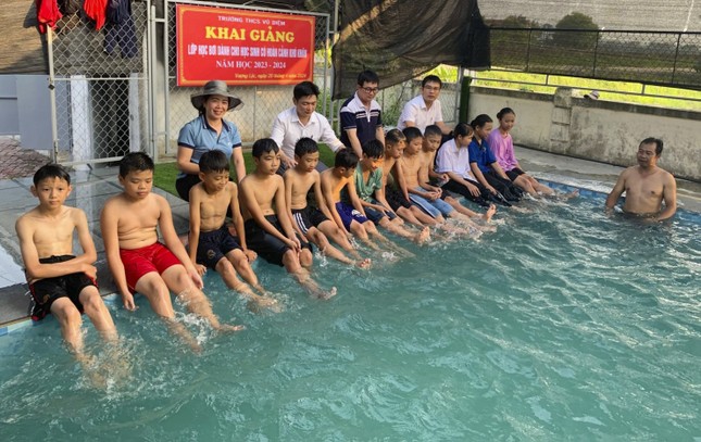 Lớp dạy bơi miễn phí cho học sinh khó khăn Hà Tĩnh ảnh 8