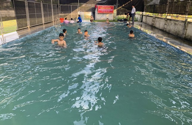 Lớp dạy bơi miễn phí cho học sinh khó khăn Hà Tĩnh ảnh 7