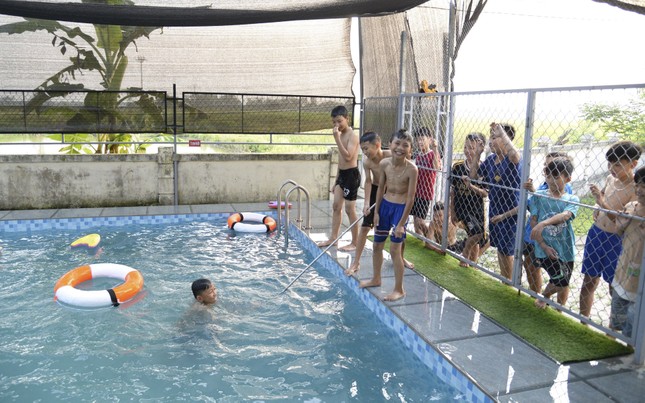 Lớp dạy bơi miễn phí cho học sinh khó khăn Hà Tĩnh ảnh 5