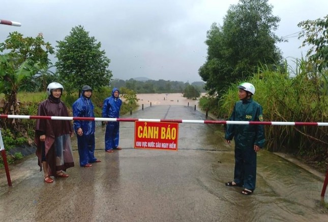 Mưa lớn gây ngập ở Hà Tĩnh ảnh 2