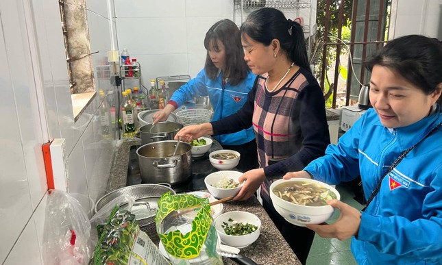 Ấm áp những bữa cơm đặc biệt dịp Tết Giáp Thìn 2024 ảnh 3