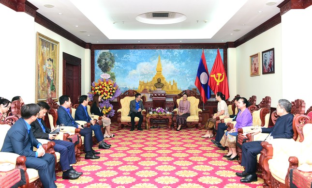 Bí thư Trung ương Đoàn thăm, chúc mừng Tết cổ truyền Đại sứ quán Lào và Campuchia ảnh 1