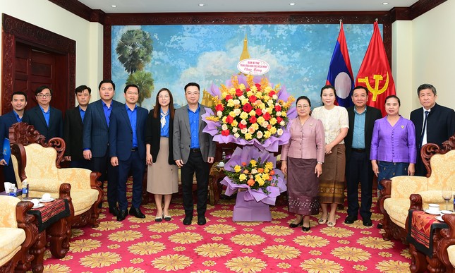 Bí thư Trung ương Đoàn thăm, chúc mừng Tết cổ truyền Đại sứ quán Lào và Campuchia ảnh 2