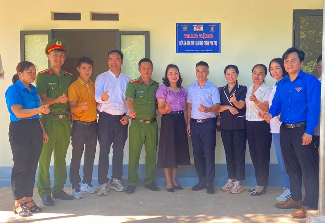 Nhiều công trình, học bổng trao tặng học sinh dịp năm học mới ảnh 4