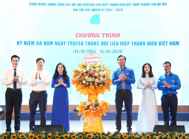 Tuyên dương 16 cán bộ Hội và 6 gương thanh niên sống đẹp Thủ đô ảnh 1