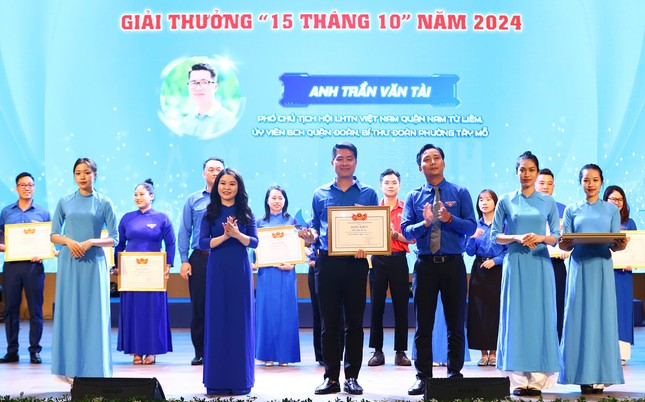 Tuyên dương 16 cán bộ Hội và 6 gương thanh niên sống đẹp Thủ đô ảnh 3