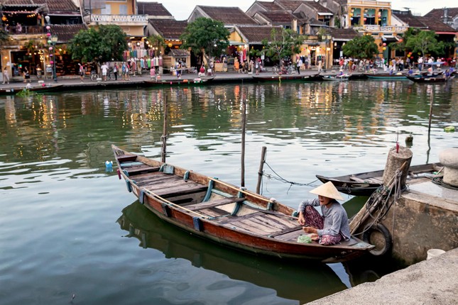 Thấy gì từ việc người Việt ồ ạt đi du lịch nước ngoài? ảnh 4