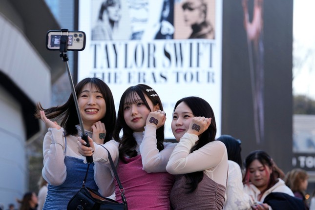Nhiều nước 'sốt xình xịch' nhìn Taylor Swift biểu diễn ở Singapore ảnh 2