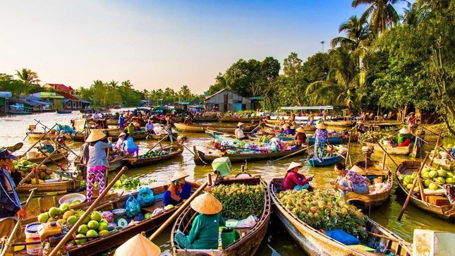 Nghỉ 5 ngày dịp 30/4-1/5: Doanh nghiệp vỡ òa, du khách vui sướng ảnh 2