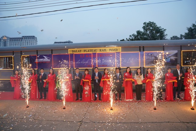 Khai trương đoàn tàu du lịch 'hành trình đêm Đà Lạt' ảnh 1