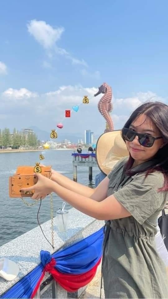 Kiểu tạo dáng 'phát ra tiếng cười' ở đài phun nước có 1-0-2 ảnh 5