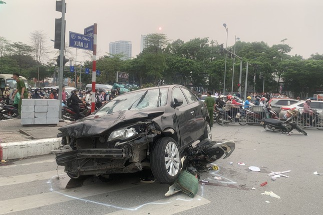 Vì sao phanh tay, về N, xe Kia Forte vẫn lao đi trong vụ đâm 17 xe máy ở Hà Nội? ảnh 1