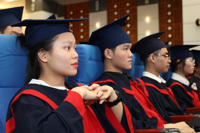 'Năm nào, hội đồng xét tuyển cũng rưng rưng nâng lên đặt xuống từng hồ sơ' ảnh 2
