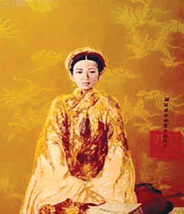 Dân chúng sau suy tôn công chúa Huyền Trân là?