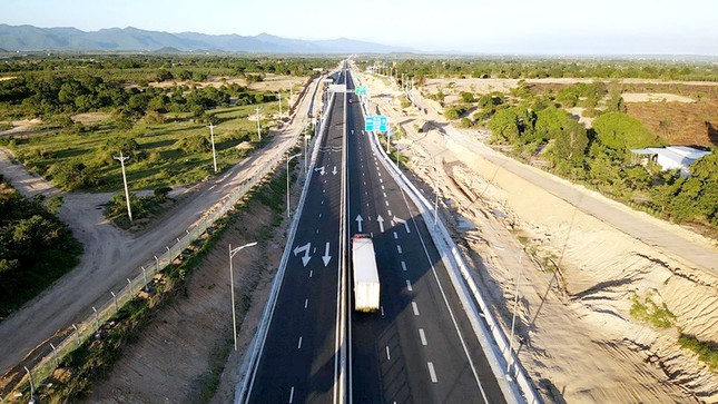 Mạng lưới đường cao tốc nước ta tính đến hết năm 2023 dài bao nhiều km?