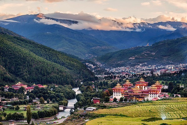 Thimphu, thủ đô của Bhutan, có phải thủ đô cao nhất thế giới (so với mực nước biển)?