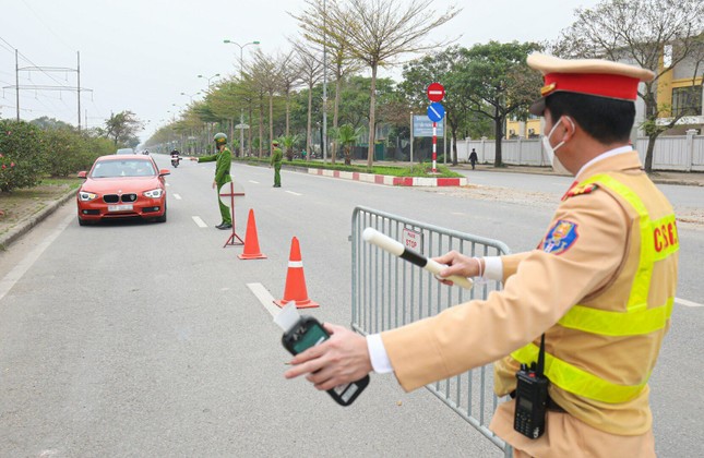 Đề xuất mức phạt khi cho trẻ dưới 10 tuổi ngồi hàng ghế trước ô tô ảnh 1